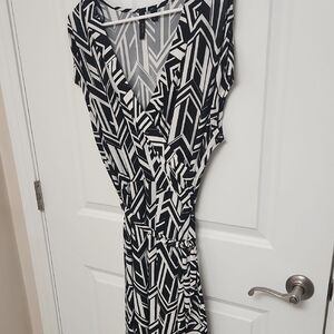 Elegant Blue Midi Dress with Floral Print and Flowy Skirt